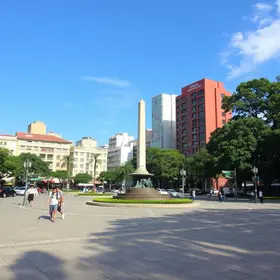 Praça Getúlio Vargas: Descubra o Espaço Público no Centro de Belford Roxo
